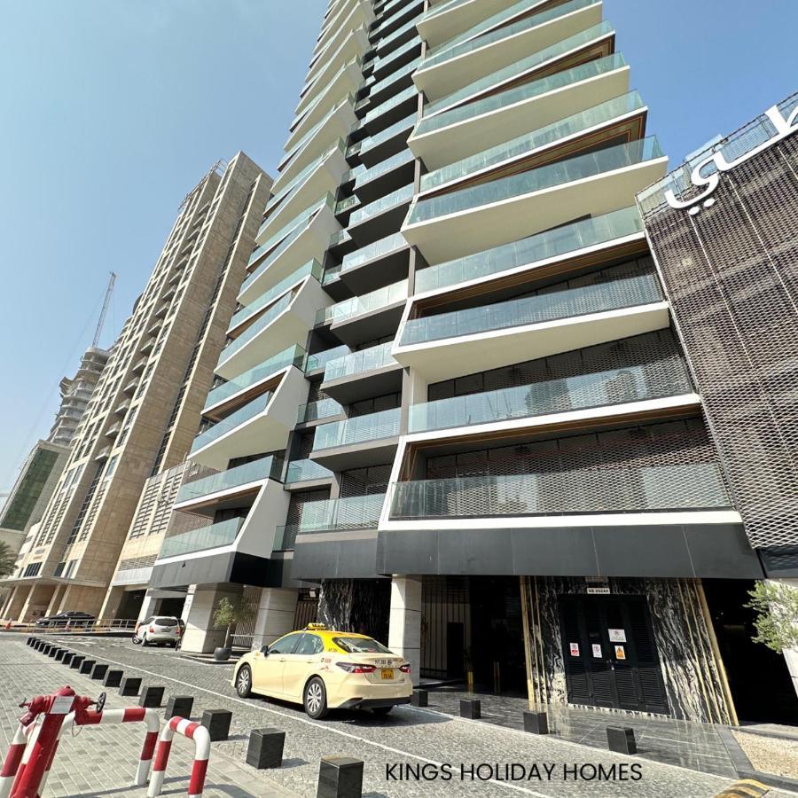 Binghatti Canal , Burj Khalifa View With Private Jacuzzi And Cinema Screen ,kings Appartement
