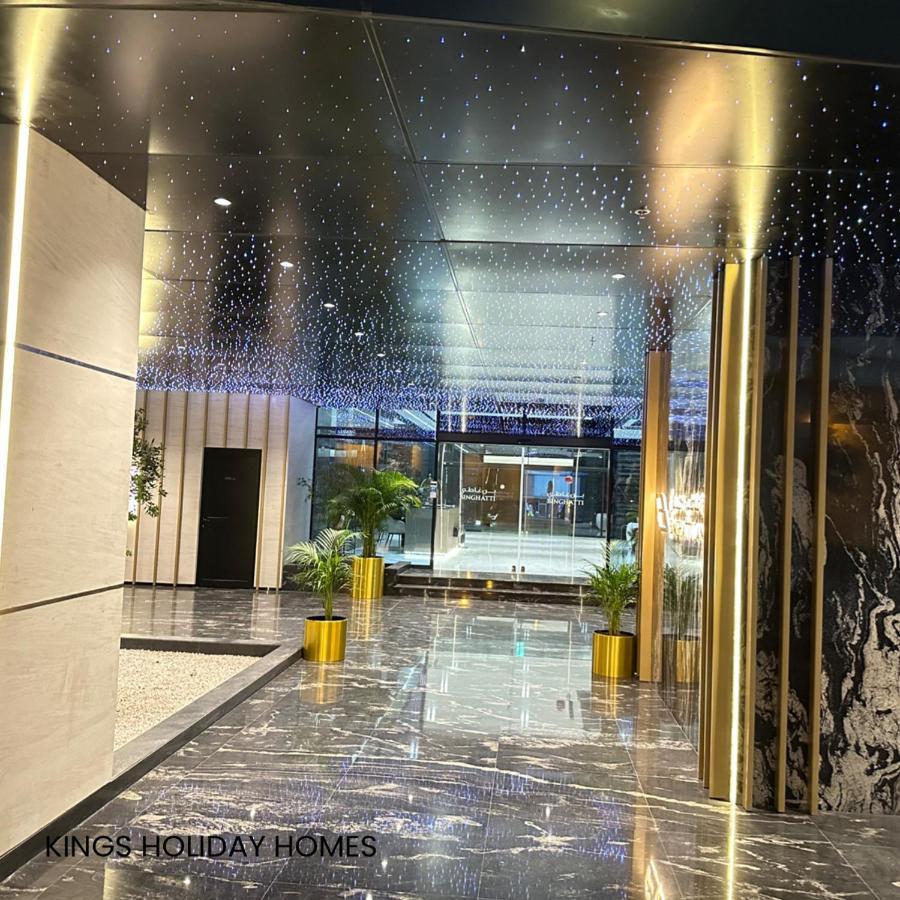 Binghatti Canal , Burj Khalifa View With Private Jacuzzi And Cinema Screen ,kings Appartement Dubai