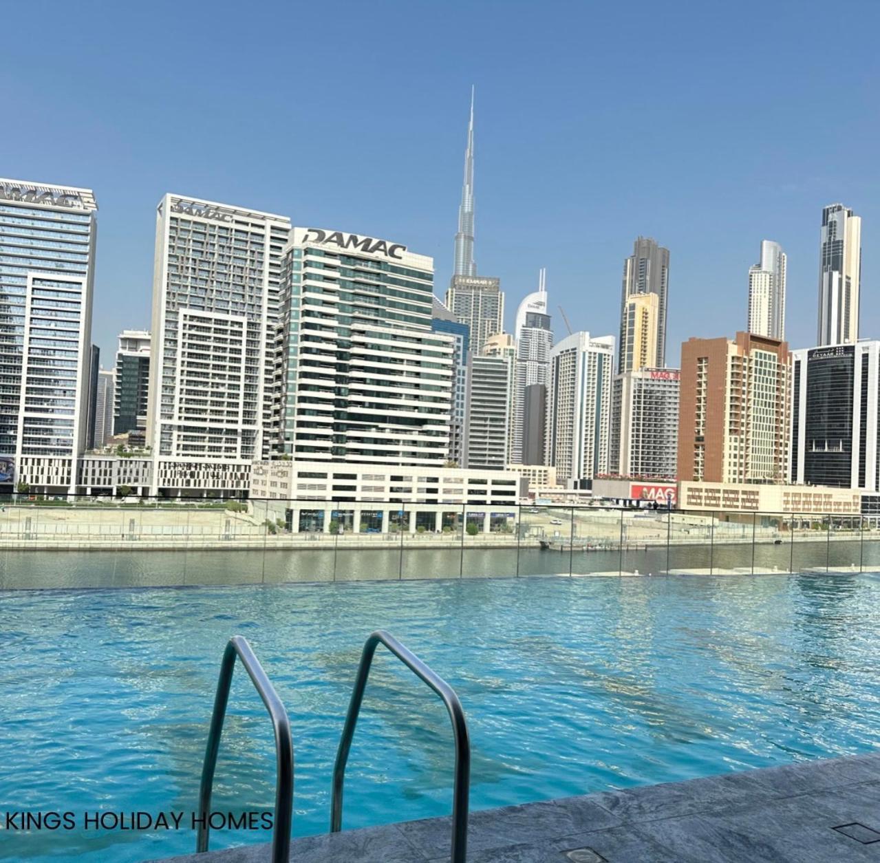 Binghatti Canal , Burj Khalifa View With Private Jacuzzi And Cinema Screen ,kings Appartement Dubai