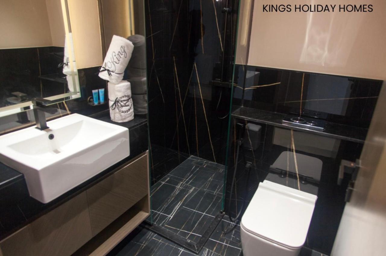 Binghatti Canal , Burj Khalifa View With Private Jacuzzi And Cinema Screen ,kings Appartement