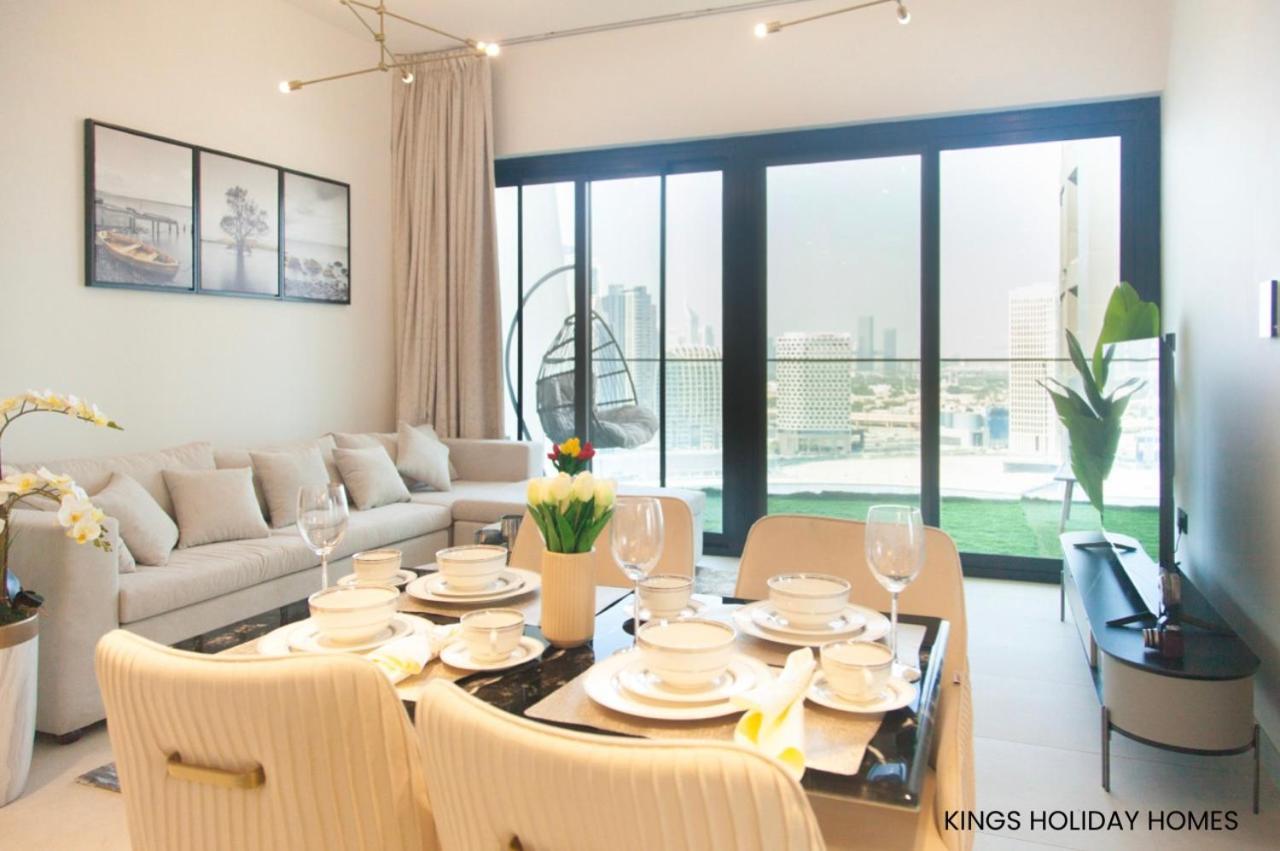 Appartement Binghatti Canal , Burj Khalifa View With Private Jacuzzi And Cinema Screen ,kings *